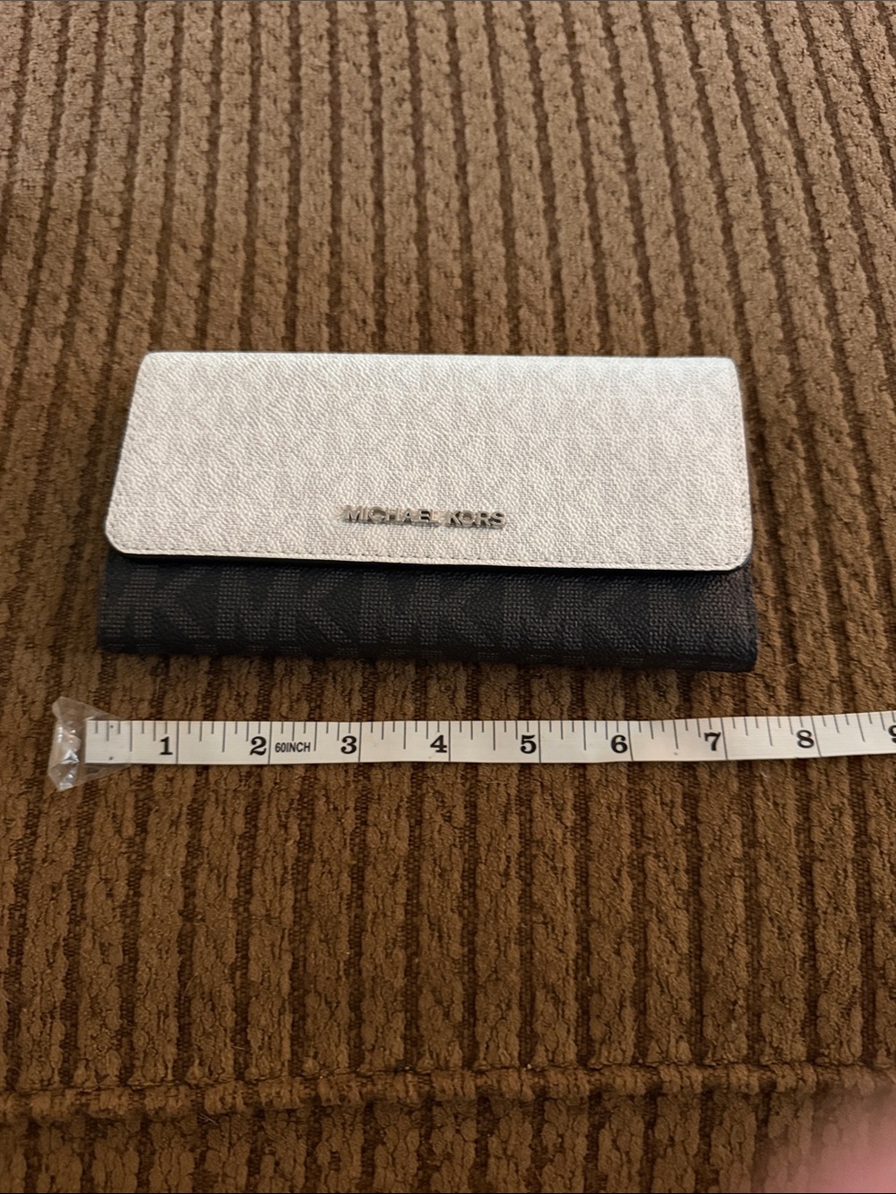 Michael Kors White and Black Continental Flap Wallet - Picture 2 of 6